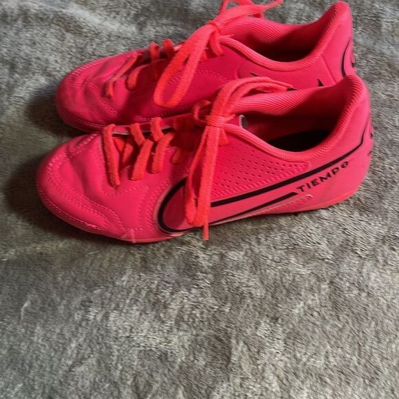Nike TIEMPO Hot pink size 2.5 Y - Picture 4 of 6